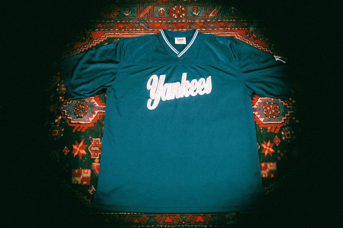 Vintage Yankees Script V-Neck Jersey Tee – XL